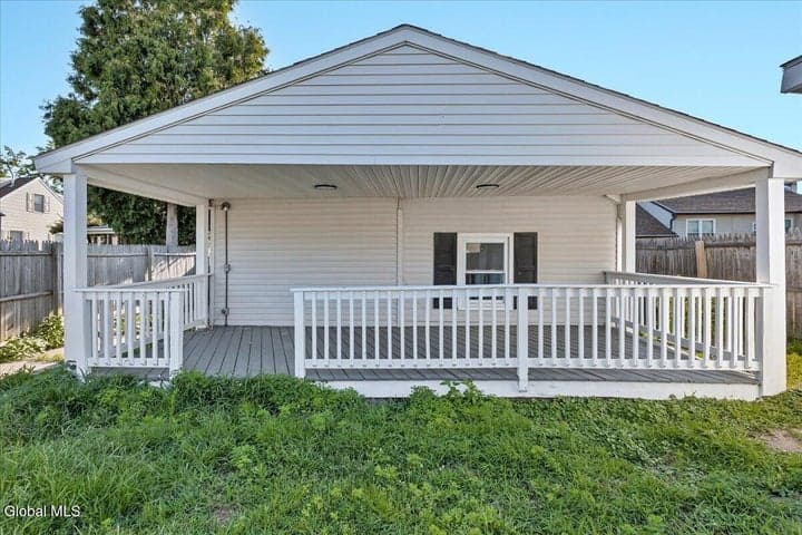 1379 Evergreen Avenue, Rotterdam, NY