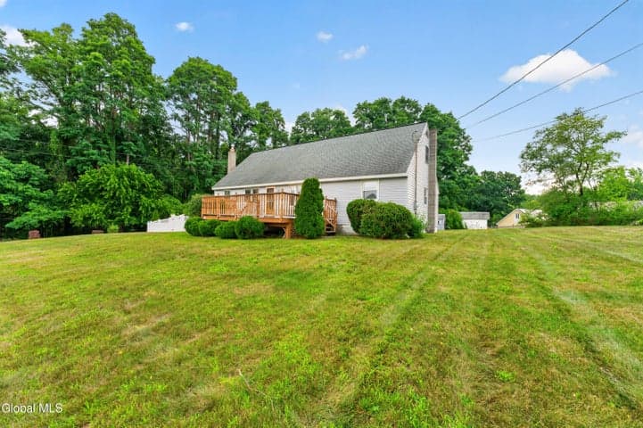 27 Fellows Road, Halfmoon, NY