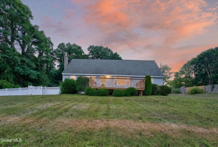 27 Fellows Road, Halfmoon, NY, photo 5