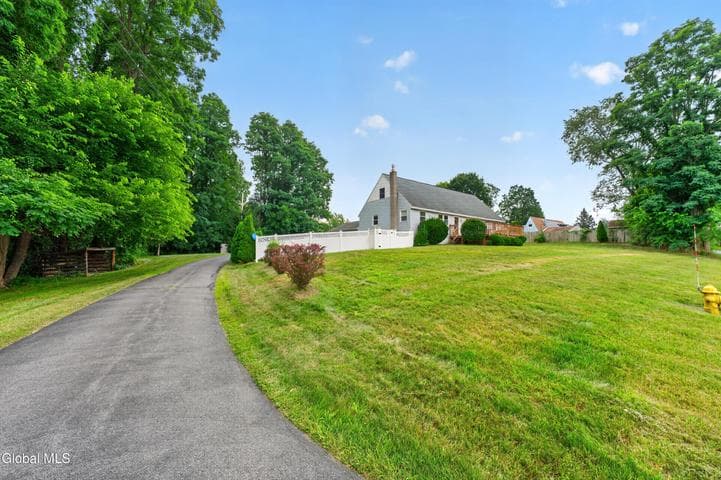 27 Fellows Road, Halfmoon, NY, photo 3