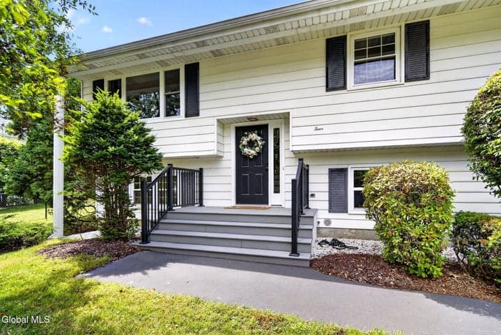 4 Farmingdale Road, Latham, NY, photo 3