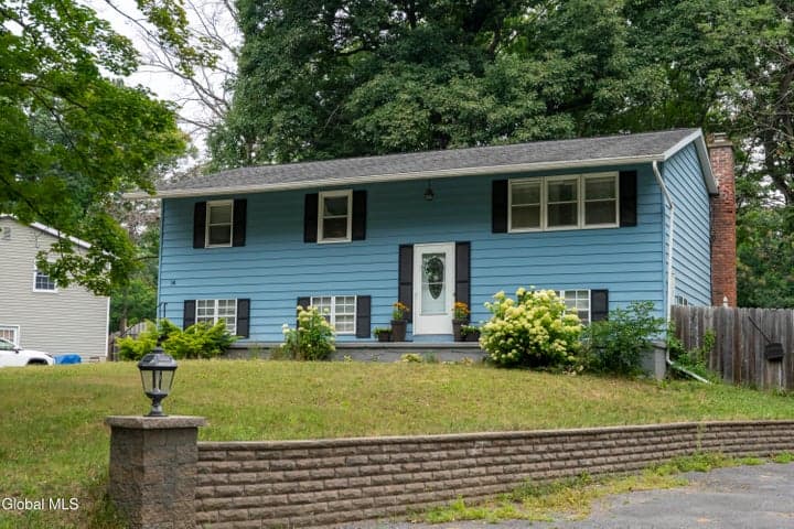 14 Deerleap Place, Saratoga Springs, NY, photo 2