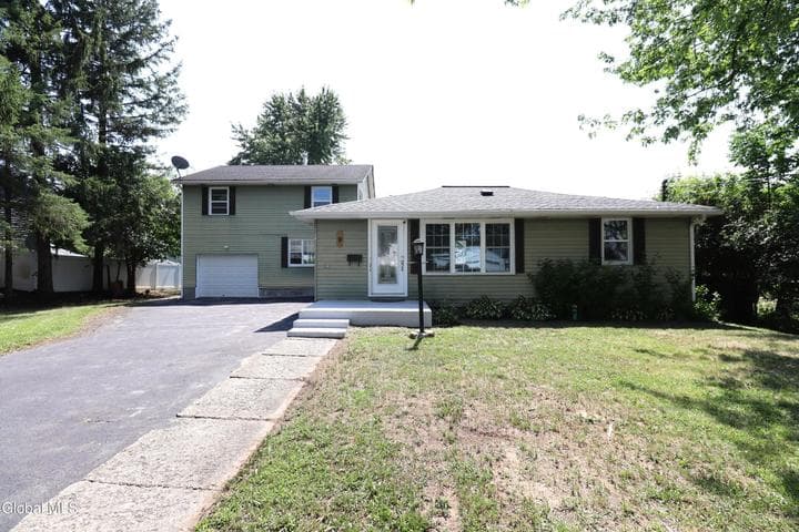 9 Rhode Island Avenue, East Greenbush, NY, photo 2
