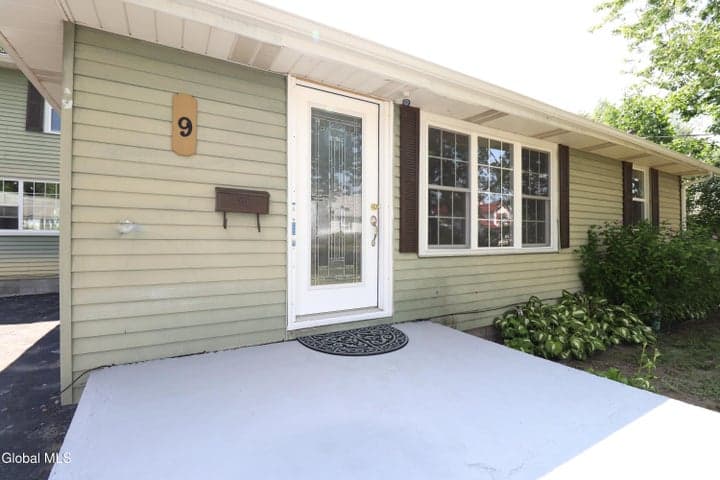 9 Rhode Island Avenue, East Greenbush, NY, photo 3