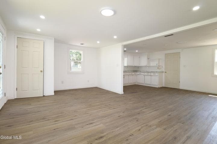 9 Rhode Island Avenue, East Greenbush, NY, photo 4