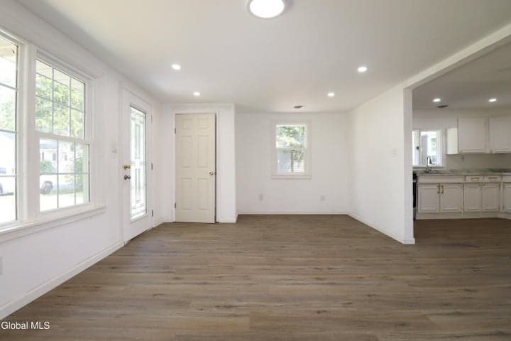 9 Rhode Island Avenue, East Greenbush, NY, photo 5