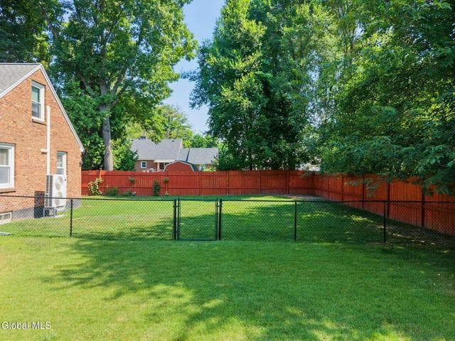 9 Sutherland Drive, Glenville, NY, photo 5