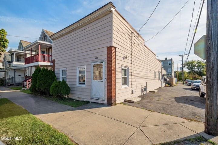 1002 Strong Street, Schenectady, NY