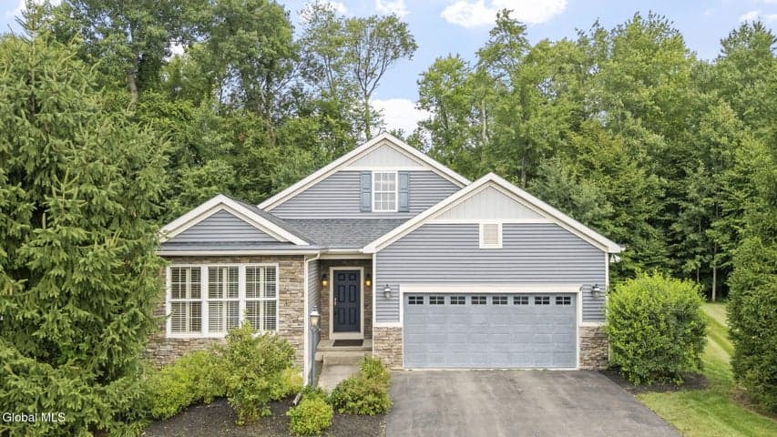 19 Braxton Court, Halfmoon, NY