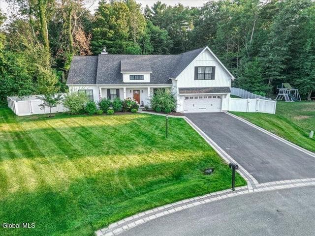 9 Easton Court, Wilton, NY, photo 2