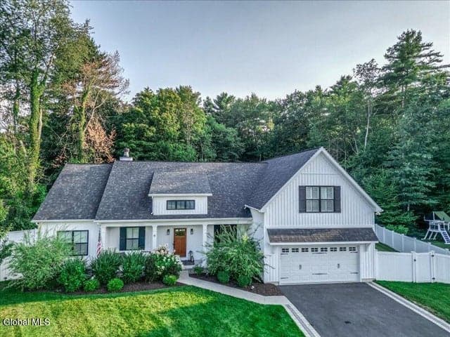 9 Easton Court, Wilton, NY