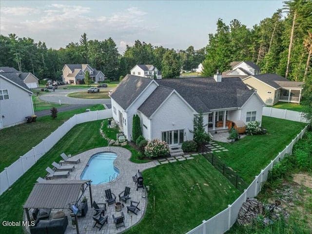 9 Easton Court, Wilton, NY, photo 3