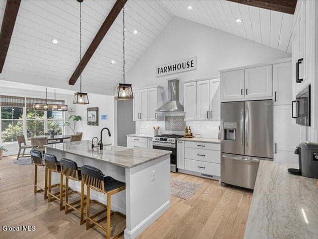 9 Easton Court, Wilton, NY, photo 4