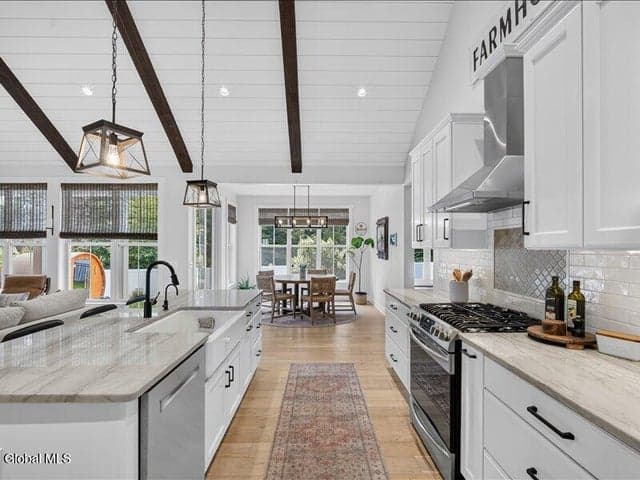 9 Easton Court, Wilton, NY, photo 5