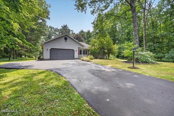 21 Knollwood Drive, Wilton, NY, photo 1