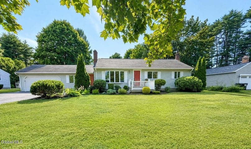 27 Woodside Drive, Ballston, NY, photo 1