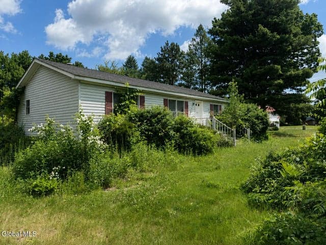 262 Pine Woods Road, Schaghticoke, NY