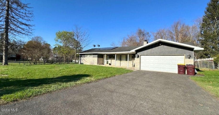 20 Danielwood Drive, Loudonville, NY, photo 2