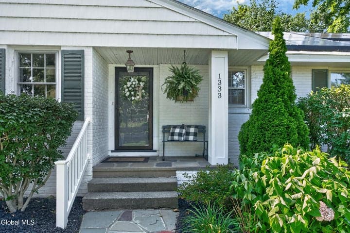 1333 Wemple Lane, Niskayuna, NY, photo 2