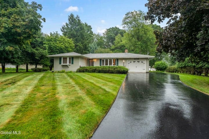 17 Weiser Street, Glenmont, NY