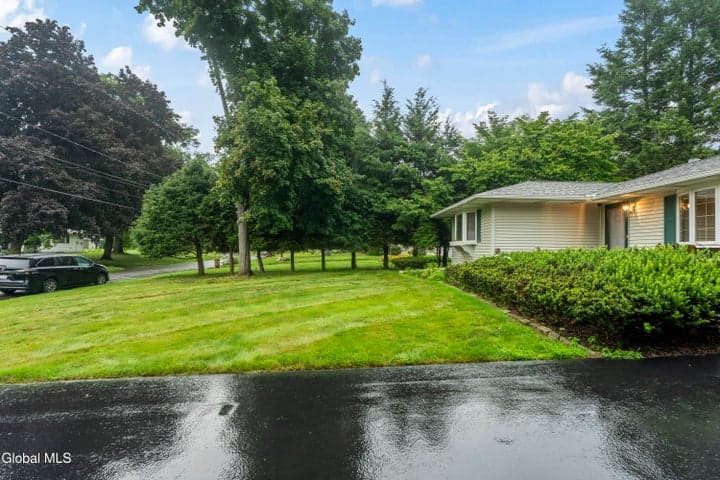 17 Weiser Street, Glenmont, NY, photo 2