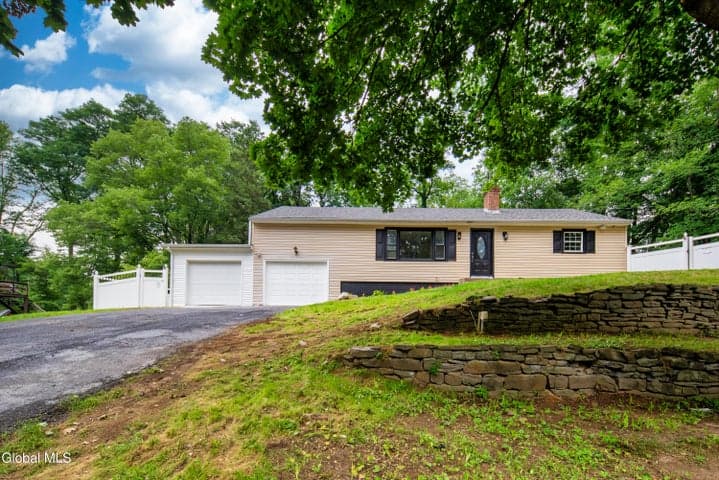 1 Gilmore Terrace, Guilderland, NY