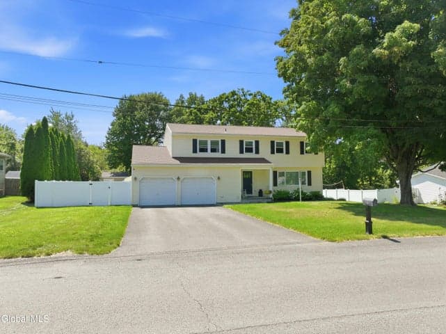 28 Marconi Drive, Latham, NY