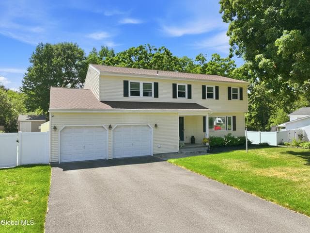 28 Marconi Drive, Latham, NY, photo 2