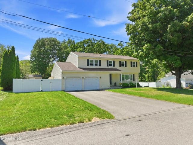 28 Marconi Drive, Latham, NY, photo 3