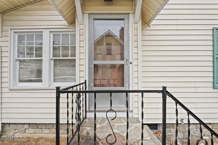 18 Fairfield Avenue, Albany, NY, photo 3