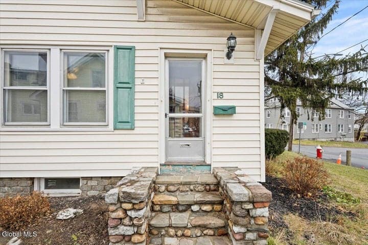 18 Fairfield Avenue, Albany, NY, photo 4