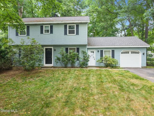 20 Longwood Drive, Clifton Park, NY