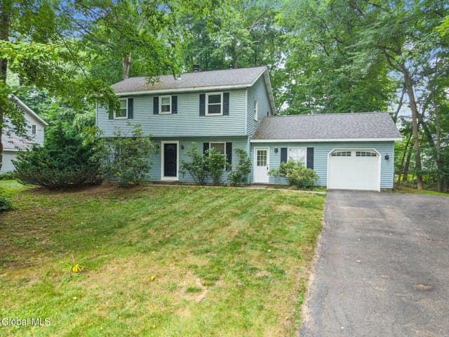 20 Longwood Drive, Clifton Park, NY, photo 2