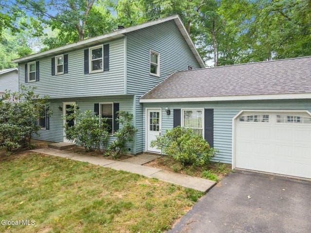 20 Longwood Drive, Clifton Park, NY, photo 3
