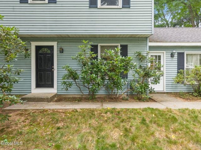20 Longwood Drive, Clifton Park, NY, photo 4