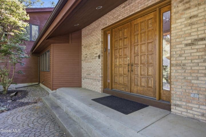 37 Covington Court, Niskayuna, NY, photo 2