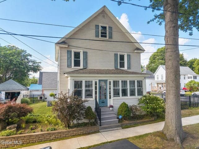 23 Vanwyck Street, Gloversville, NY, photo 3
