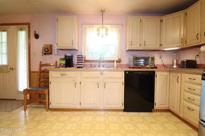 2896 W Lydius Street, Guilderland, NY, photo 5