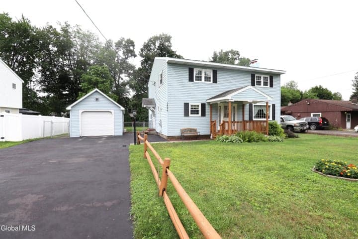 2896 W Lydius Street, Guilderland, NY