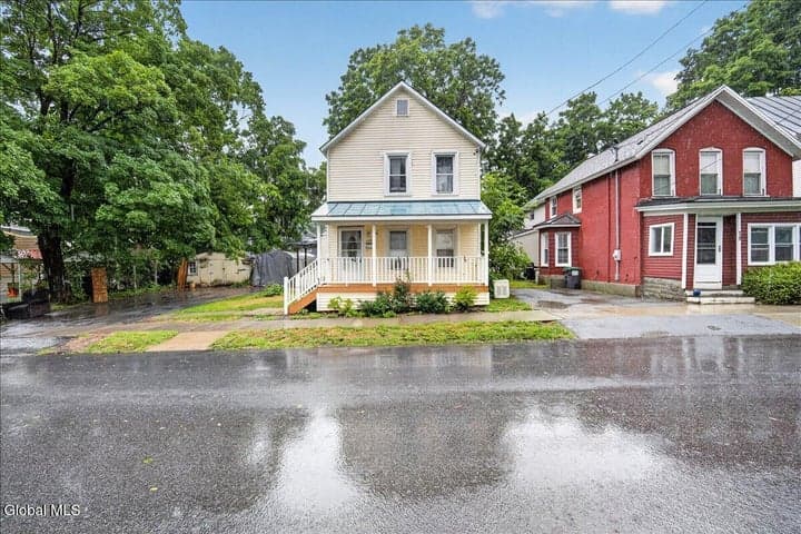 11 Granite Street, Saratoga Springs, NY, photo 2