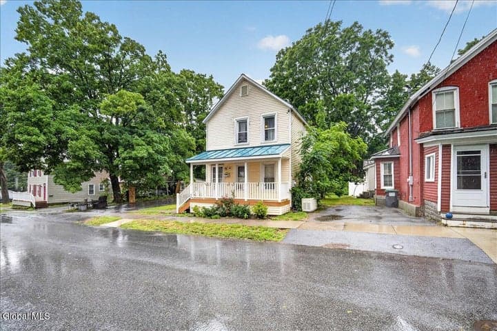 11 Granite Street, Saratoga Springs, NY, photo 3