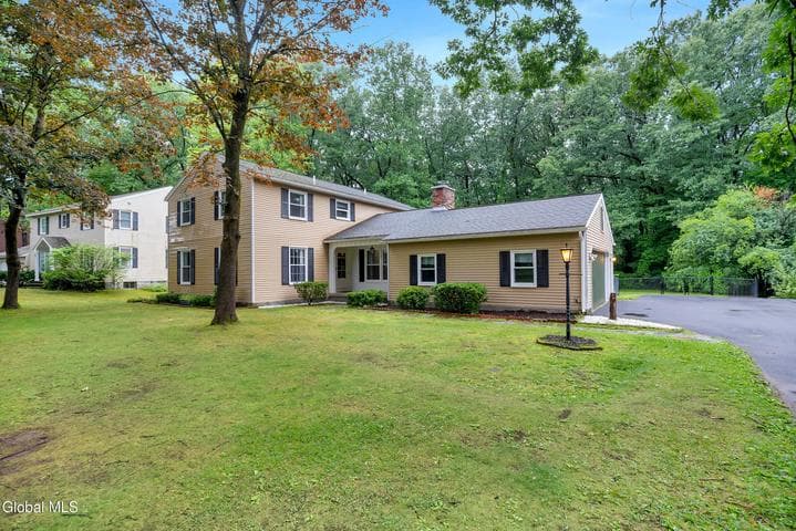 47 Canterbury Road, Clifton Park, NY