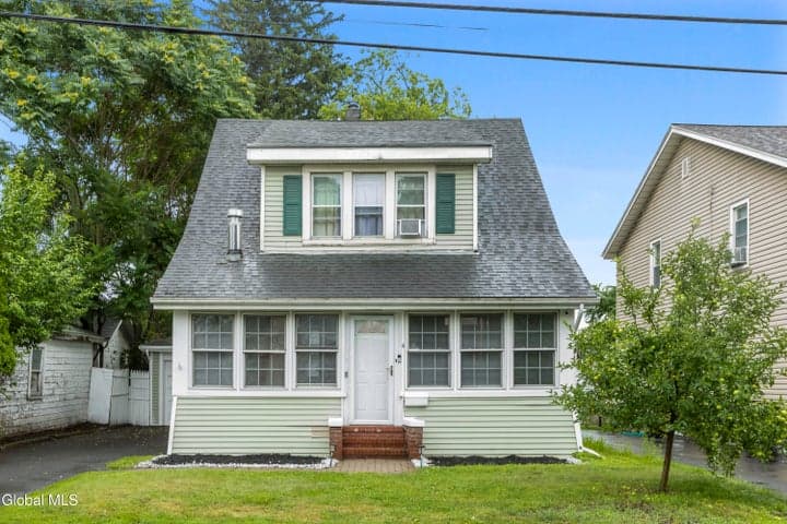 4 Maplewood Avenue, Albany, NY