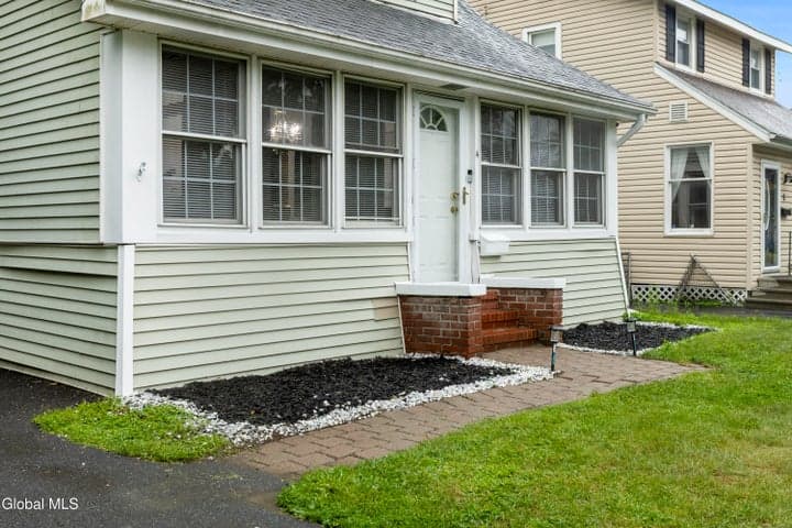 4 Maplewood Avenue, Albany, NY, photo 5
