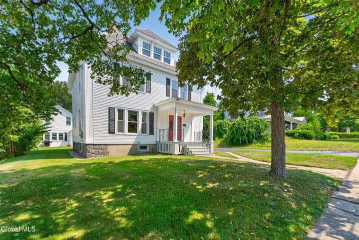 9 5th Avenue, Gloversville, NY