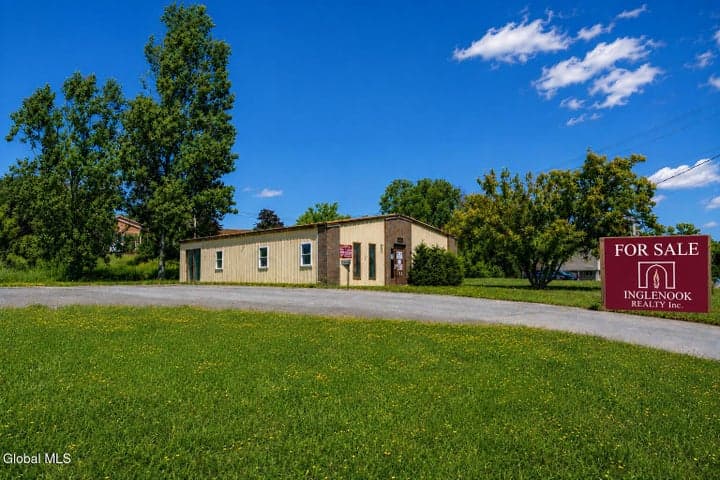 111 S Comrie Avenue, Johnstown, NY, photo 2
