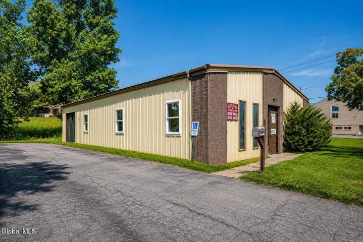 111 S Comrie Avenue, Johnstown, NY, photo 4