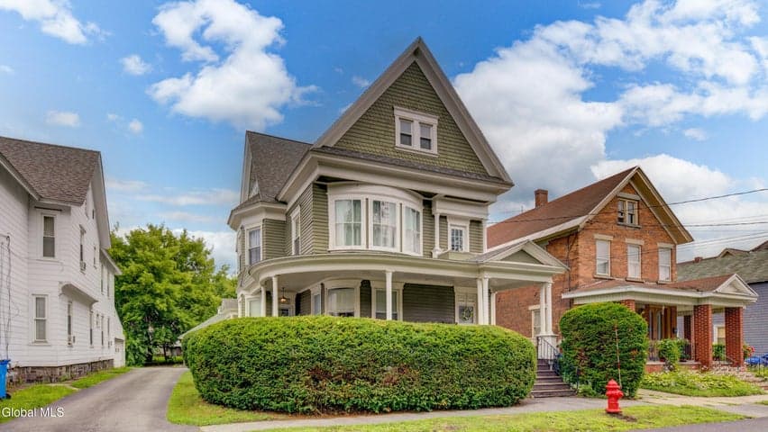 17 2nd Avenue, Gloversville, NY