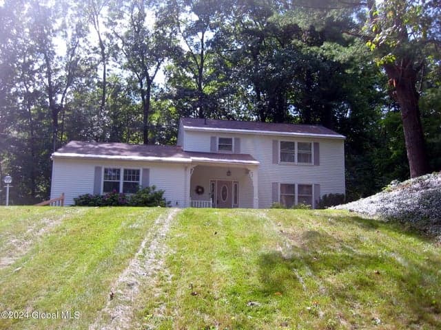 4 Berkshire Drive, Clifton Park, NY, photo 2
