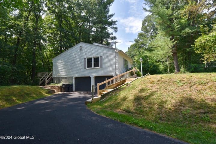 4 Berkshire Drive, Clifton Park, NY, photo 4